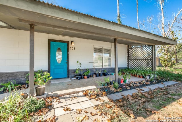 doorway to property featuring a porch