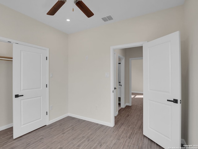 unfurnished bedroom featuring ceiling fan and a closet