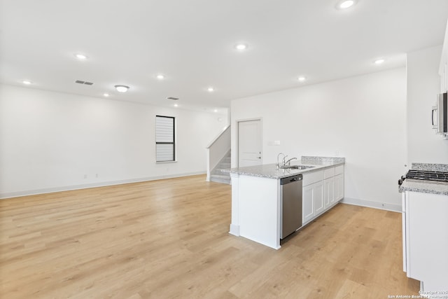 kitchen with visible vents, appliances with stainless steel finishes, a peninsula, white cabinetry, and light wood finished floors