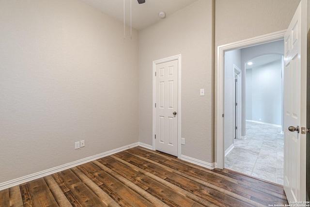 unfurnished room featuring ceiling fan and dark hardwood / wood-style flooring