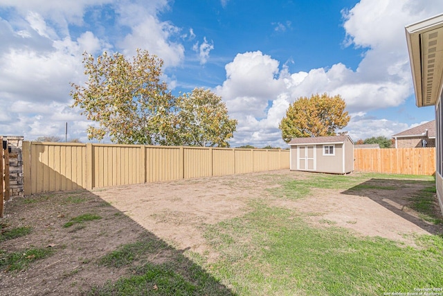 view of yard with a storage unit