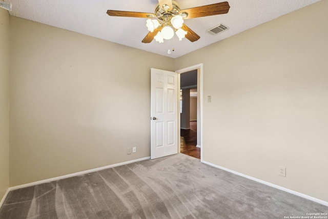 unfurnished room featuring carpet flooring, a textured ceiling, and ceiling fan