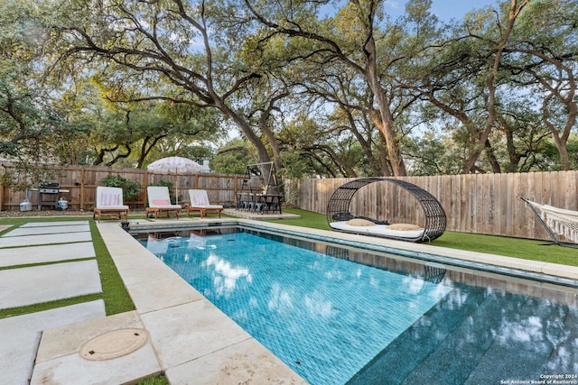 view of swimming pool