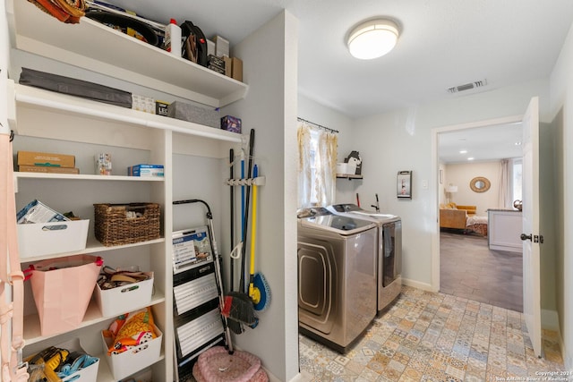 laundry room with independent washer and dryer