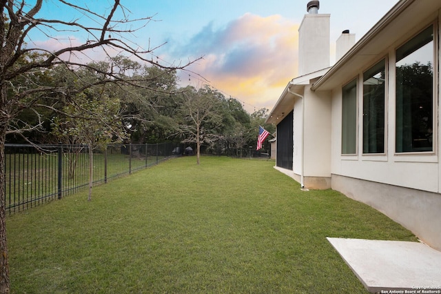 view of yard at dusk