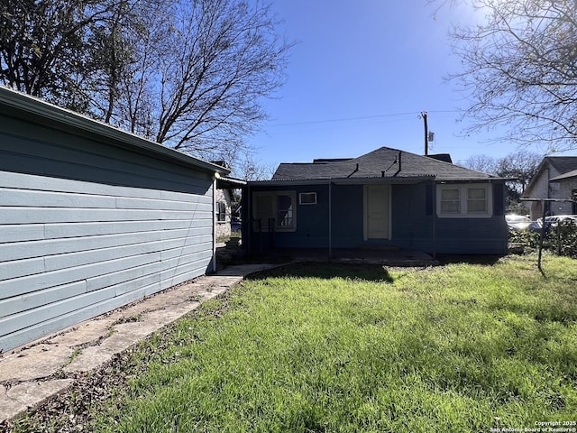 back of house featuring a yard