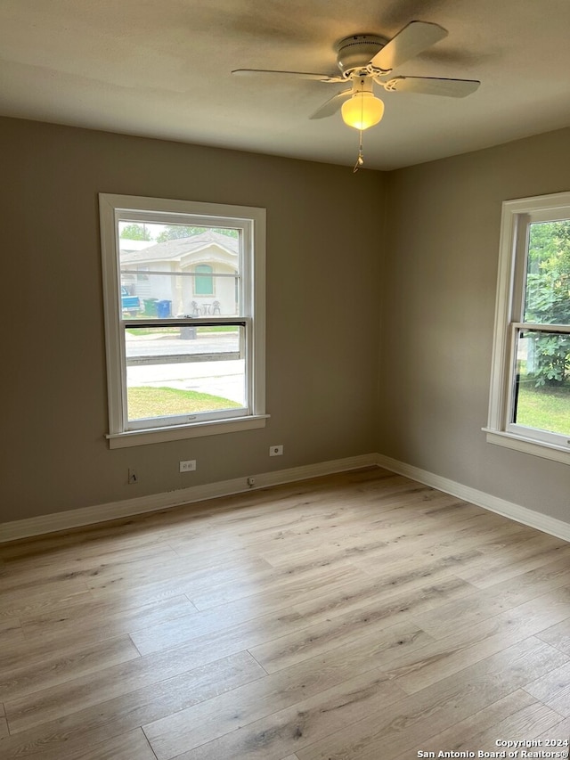 unfurnished room featuring light hardwood / wood-style floors and ceiling fan