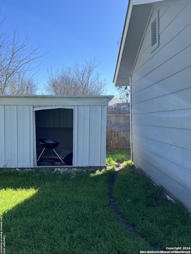 view of outbuilding with a yard