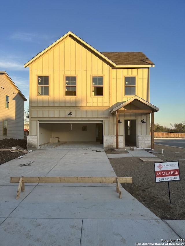 view of front facade with a garage