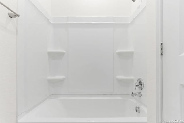 full bath with tub / shower combination