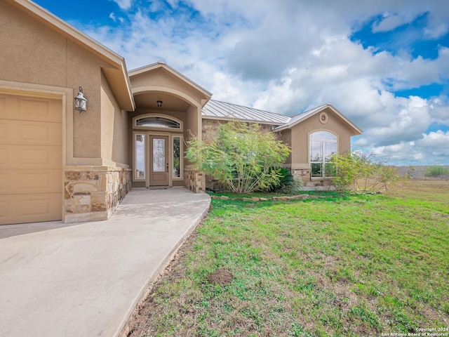 entrance to property with a yard