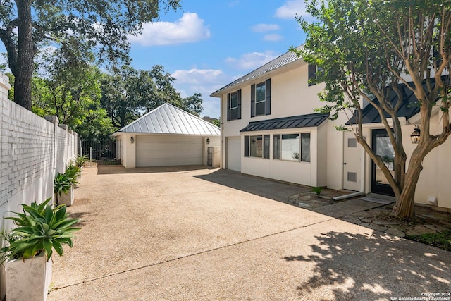 view of front of home featuring a garage