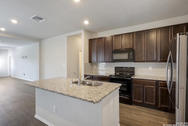 kitchen featuring backsplash, black appliances, sink, an island with sink, and dark hardwood / wood-style flooring