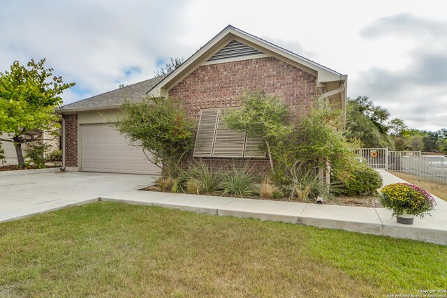 view of front of property featuring a garage and a front yard