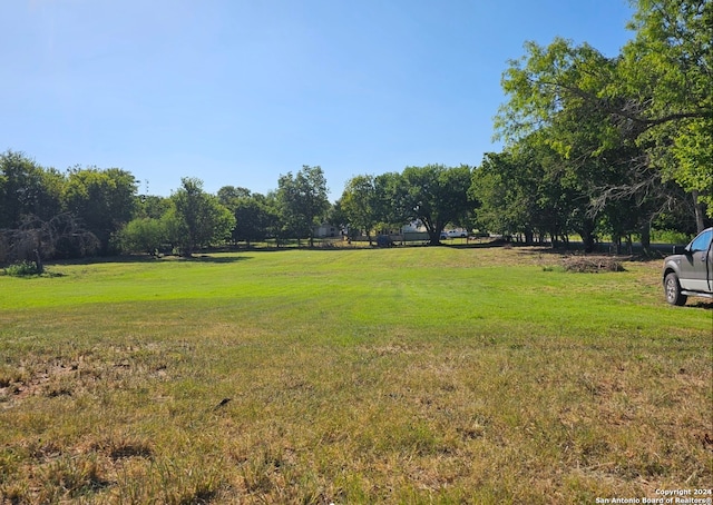 Listing photo 2 for 1593 11th St, Floresville TX 78114