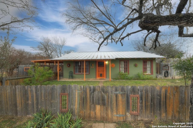 view of front facade with covered porch