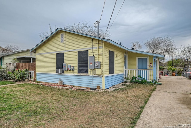 view of front of house with cooling unit, a front lawn, and a porch