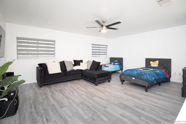 living room featuring light hardwood / wood-style floors and ceiling fan