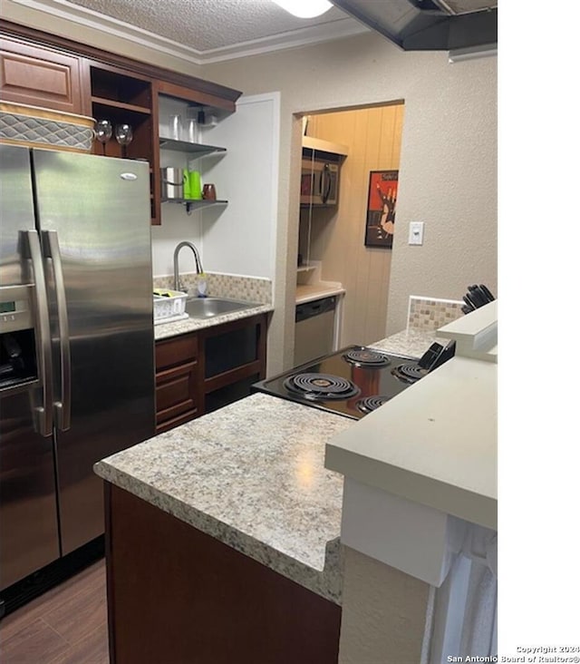 kitchen with sink, ornamental molding, a textured ceiling, dark brown cabinets, and stainless steel appliances