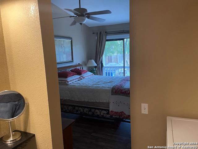 bedroom with ceiling fan