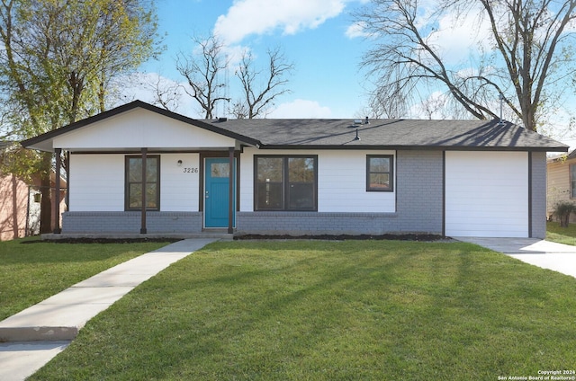 ranch-style house featuring a front yard