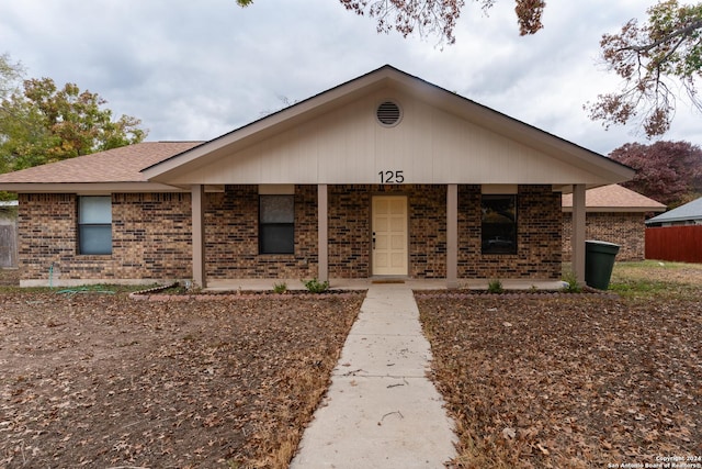 ranch-style home with a porch