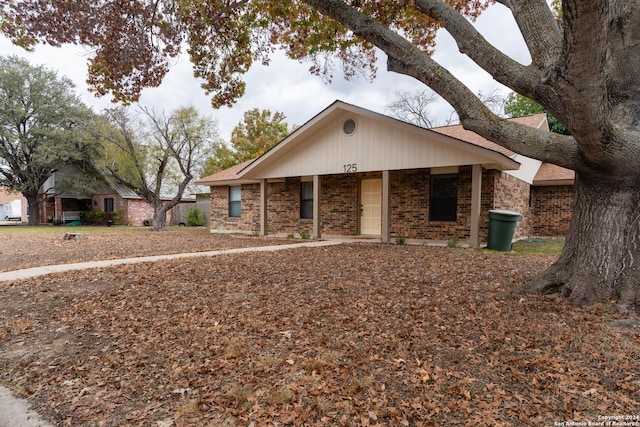 ranch-style home featuring a porch