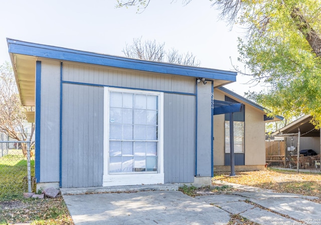 view of outbuilding