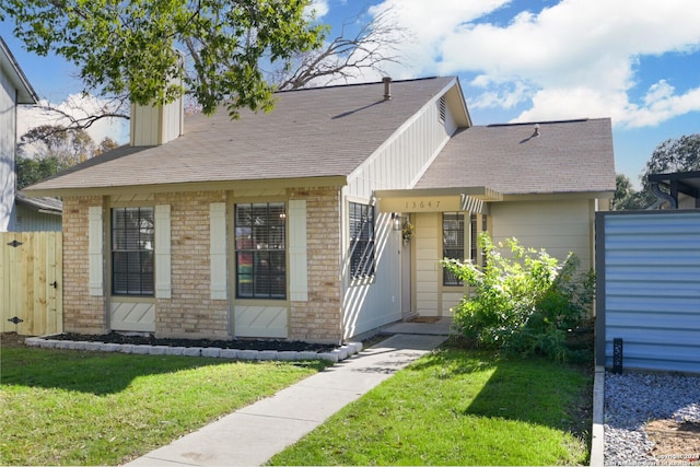 bungalow featuring a front yard