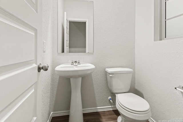 2659 Greenwell Ln, New Braunfels, TX 78130 - half bath featuring wood finished floors and a textured wall