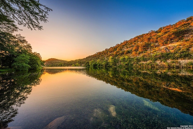 water view with a mountain view