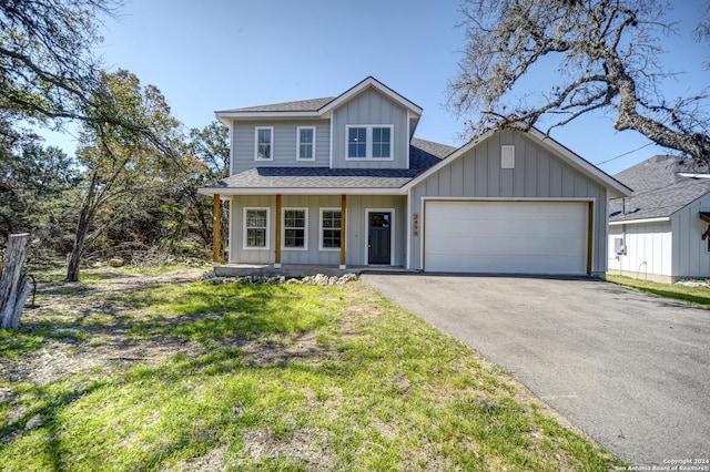 view of front facade featuring a garage and a front yard