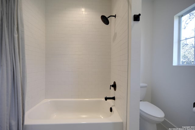 bathroom with tiled shower / bath and toilet