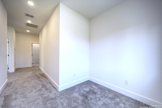 unfurnished room with carpet