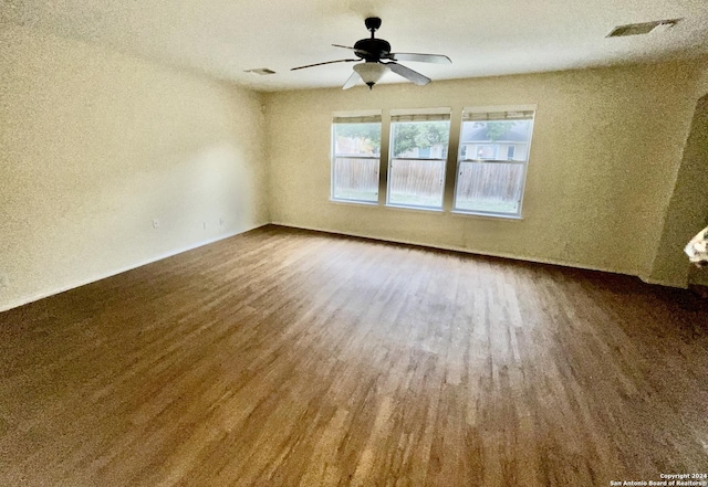 unfurnished room with wood-type flooring and ceiling fan