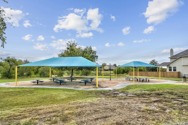 view of property's community featuring a lawn