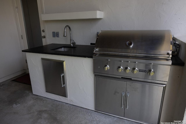 kitchen featuring gray cabinetry, sink, and concrete floors