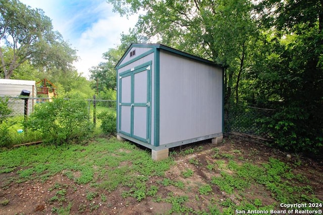 view of outbuilding