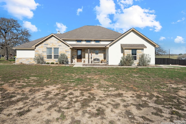 view of front of home featuring a front yard