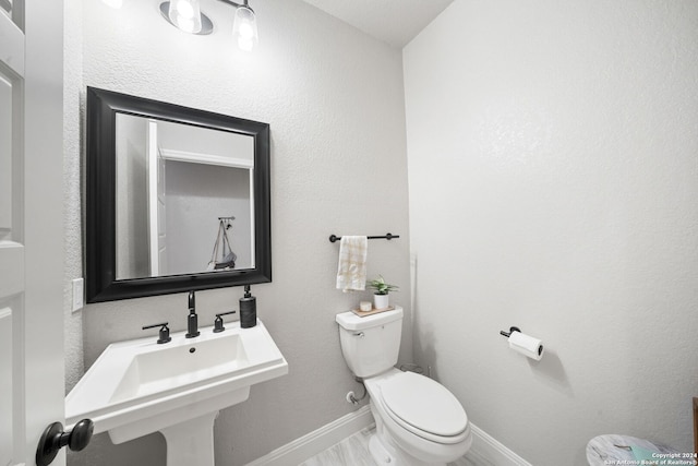 bathroom featuring toilet and sink