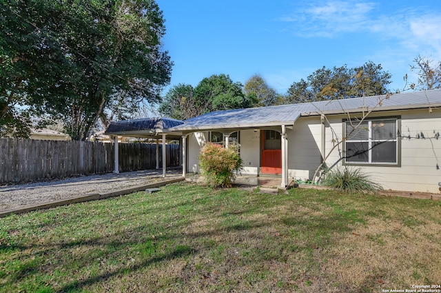 view of front facade featuring a front yard