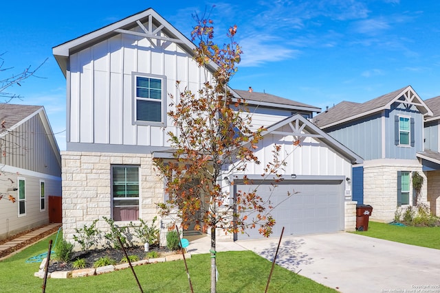 view of front facade featuring a front yard and a garage