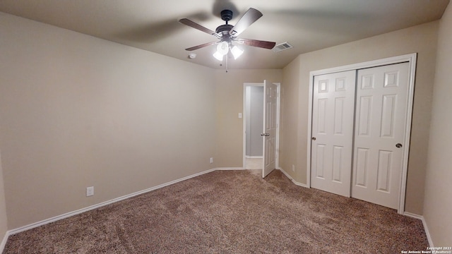 unfurnished bedroom with carpet flooring, ceiling fan, and a closet