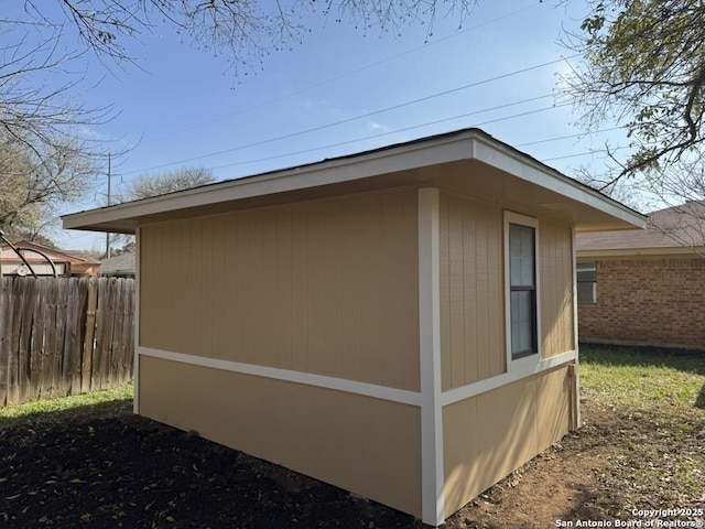 view of side of property with an outdoor structure