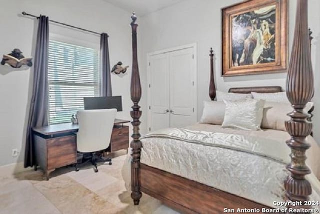 bedroom with a closet