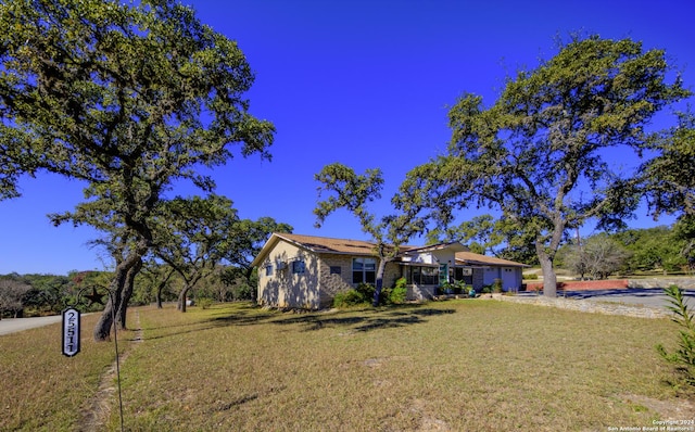 ranch-style home with a front lawn