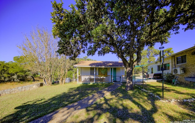 view of front of property featuring covered porch and a front lawn