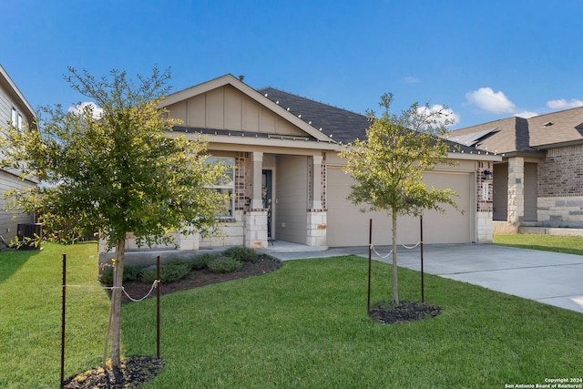 view of front facade featuring a front yard and a garage