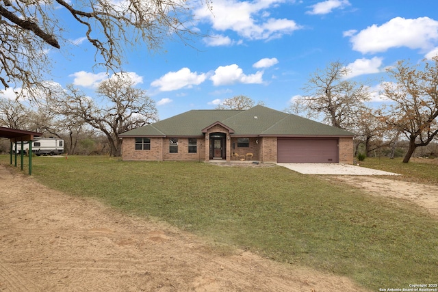 view of front of house featuring a front yard and a garage