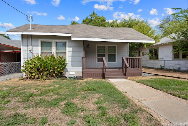 view of front facade with covered porch and a front yard